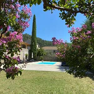 https://domaine-les-saint-fortunat-sur-eyrieux.hotels-rhonealpes.com